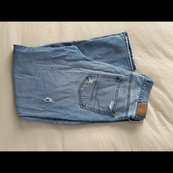 American eagle ripped mom jeans - Picture 2 of 3